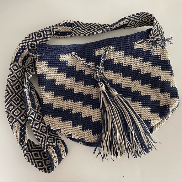 Wayuu Mochila Colombian Hand Woven Bucket Crossbody Bag Purse - Picture 1 of 8